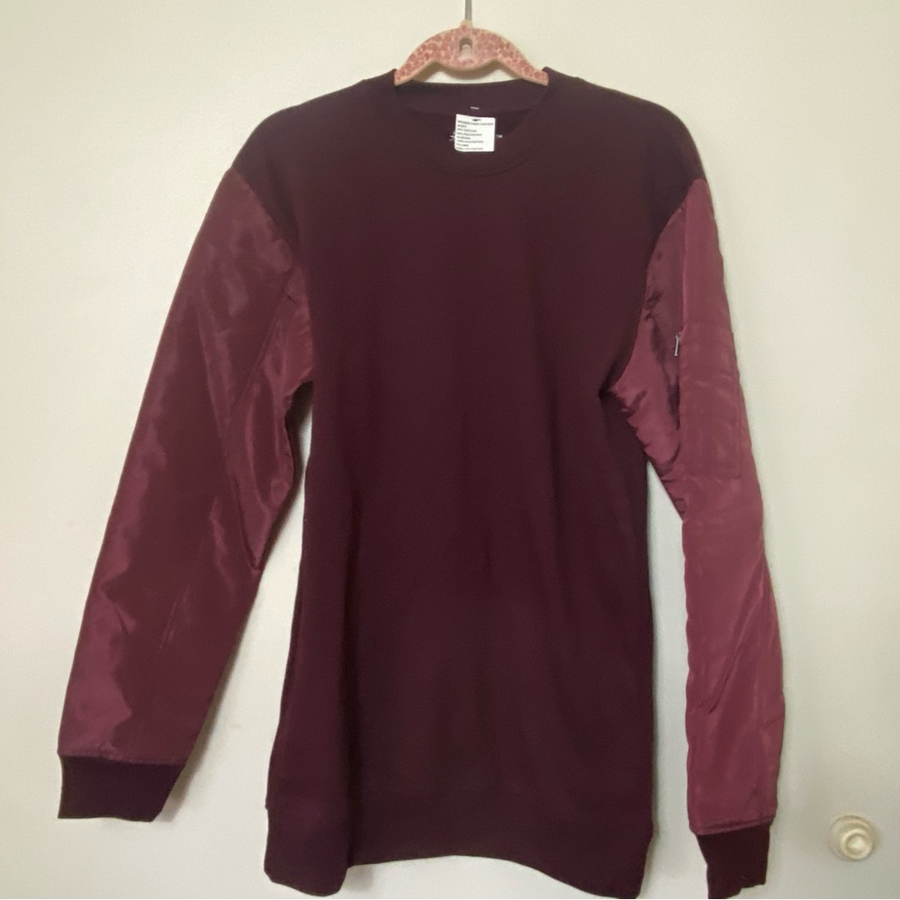 American Rag Women’s Sweatshirt. Burgundy. Size Medium. NWT.